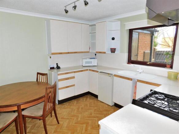 KITCHEN 1.JPG