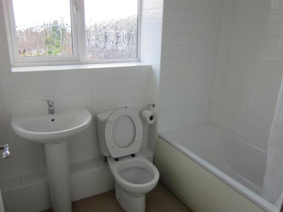 227 Chase Rd bathroo
