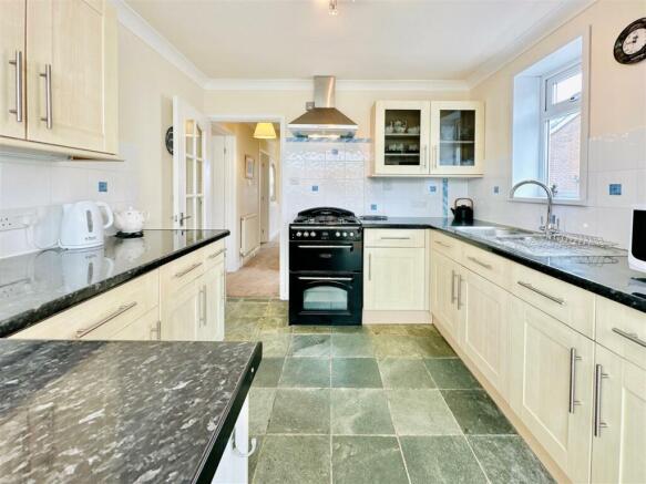 Kitchen.JPG