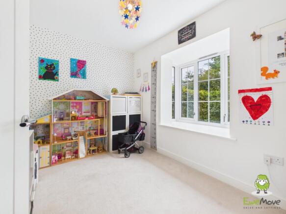 EweMove Estate Agents Basingstoke - Cortland Drive