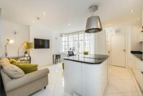 Flat 16, Queen Court, Queen Square, London WC1N 3BB