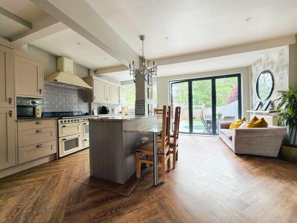3 bed Semi-Detached for sale Image 6