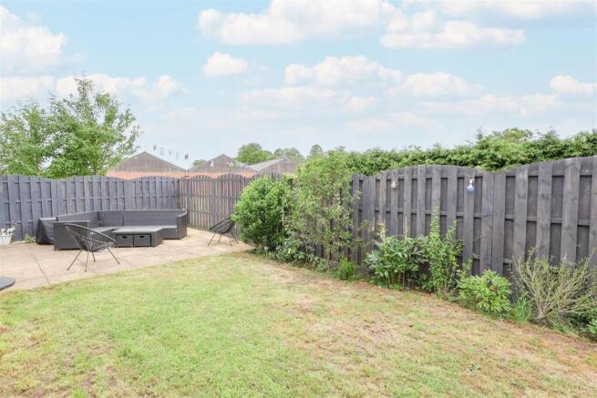 5 bed Detached for sale Image 4