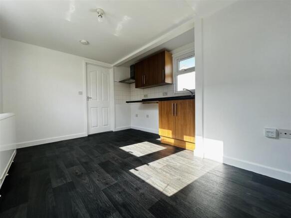 LOUNGE KITCHENETTE