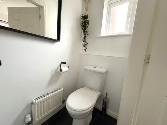 4 bed Detached to rent Image 5