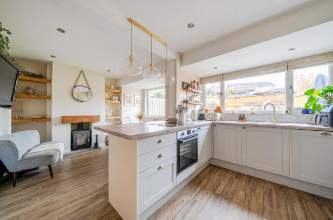4 bed Semi-Detached for sale Image 6