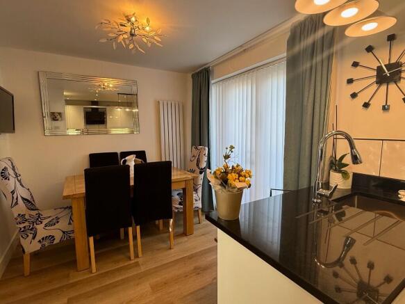3 bed Town House for sale Image 5