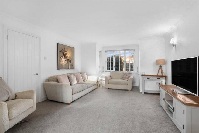 30 Russell Close - Sitting room .jpg