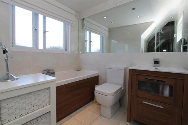 Bathroom 2.JPG