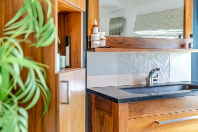 8594142-interior20.jpg