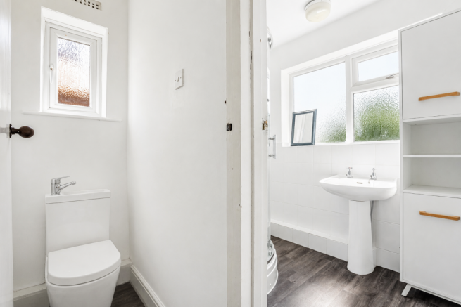 4 bed Semi-Detached for sale Image 11