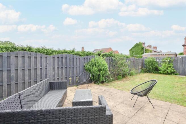 5 bed Detached for sale Image 9