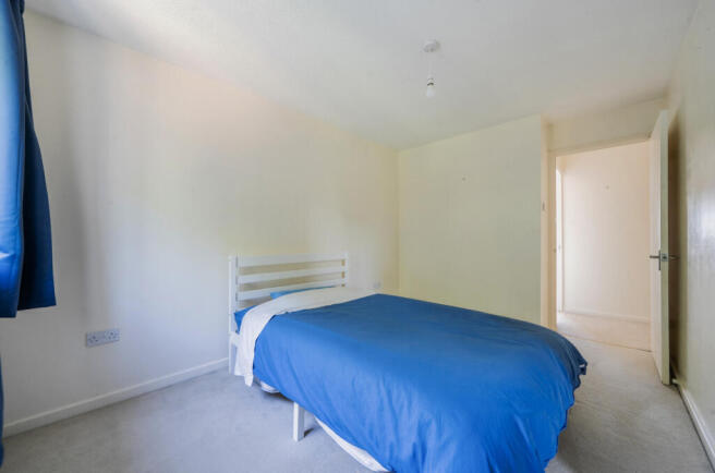 Barrington Close, Witney, Oxfordshire photo 4