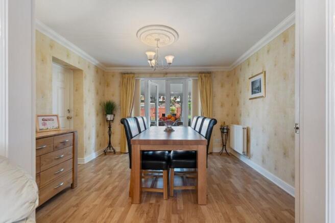 5 bed Detached for sale Image 7