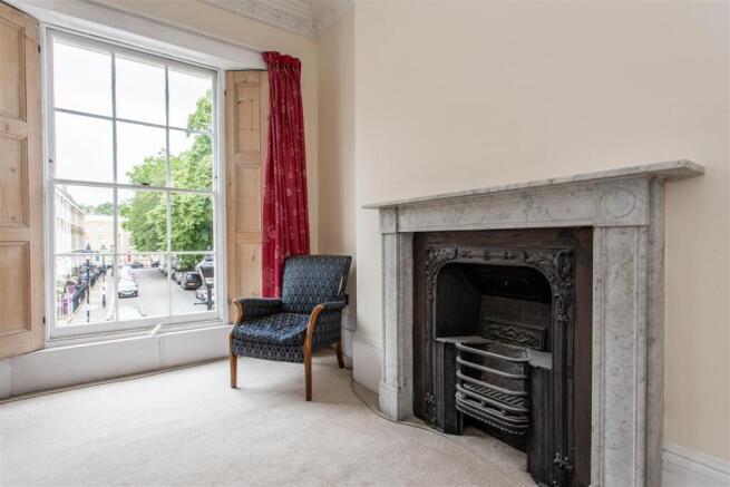 Tredegar Square, Mile End, E3 photo 4