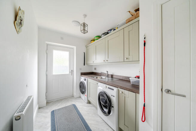 4 bed Detached for sale Image 8
