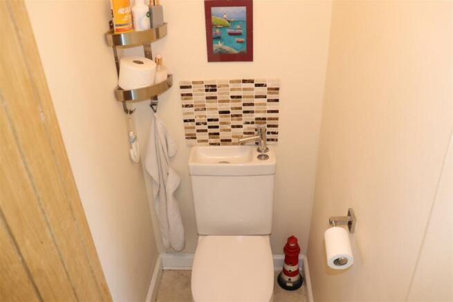GUEST CLOAKROOM