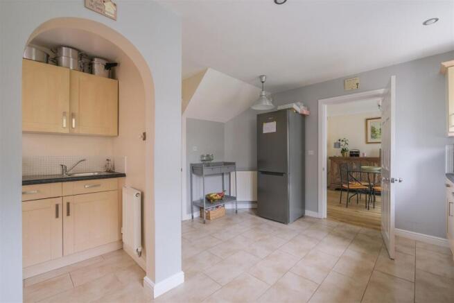 5 bed Detached for sale Image 10