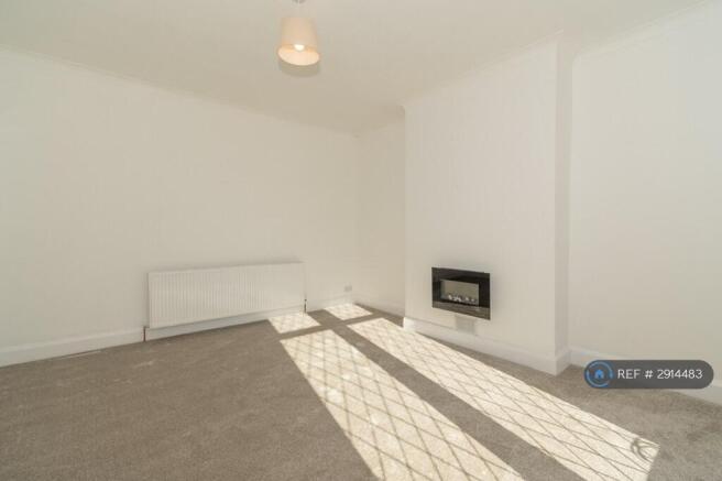 3 bed Terraced to rent Image 6