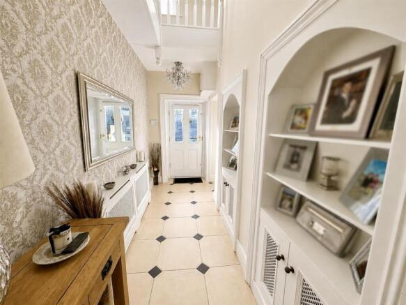 4 bed Detached for sale Image 9