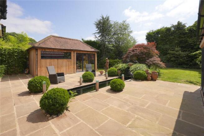 5 bed Detached for sale Image 10
