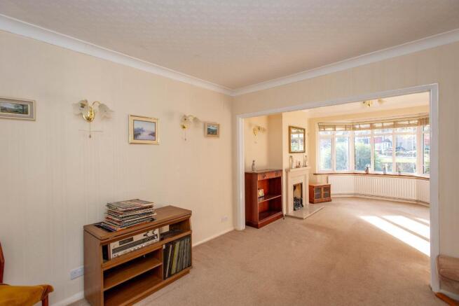 lounge/dining room