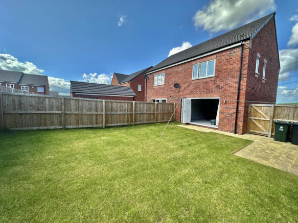 3 bed Semi-Detached to rent Image 8