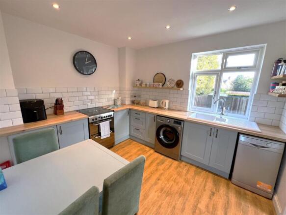 kitchen 3.jpg