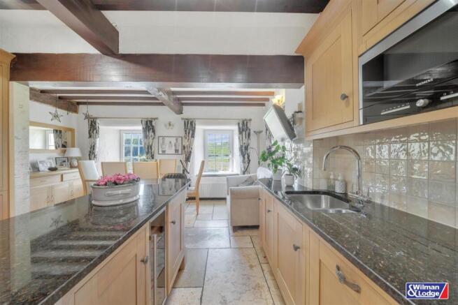 5 bed Semi-Detached for sale Image 7