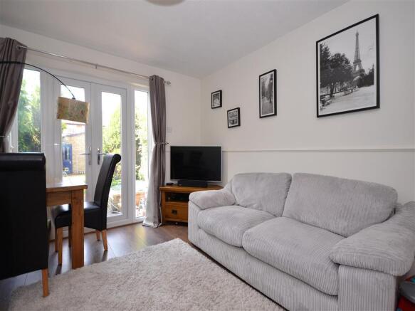 Lounge/Dining Area