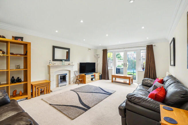 5 bed Detached for sale Image 7