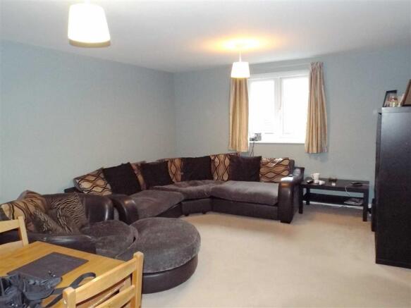 LOUNGE: