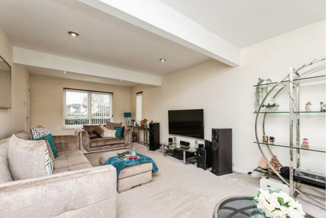 4 bed Detached for sale Image 6