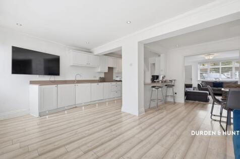 Oxford Avenue, Hornchurch, RM11