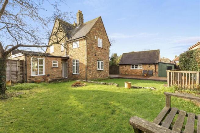 3 Copners Drive, HP15 6SG-12.jpg