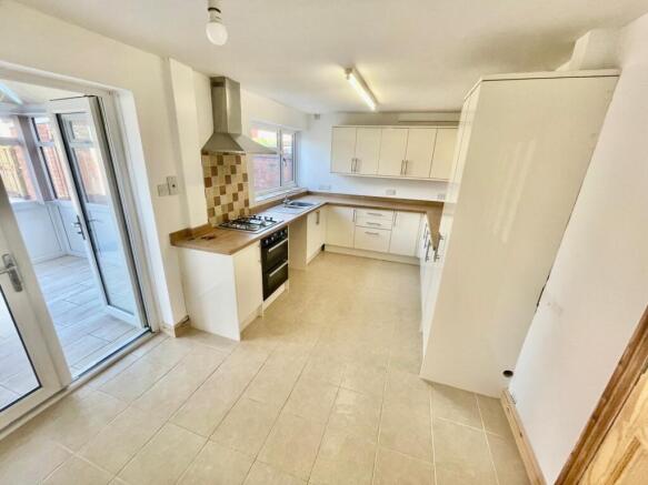 Kitchen 1 .jpeg