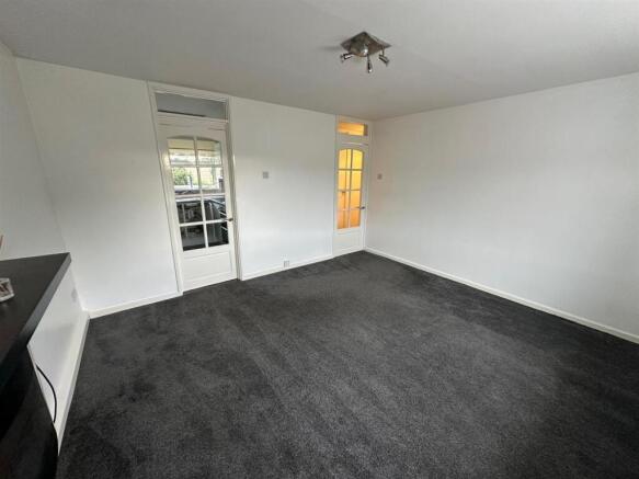 1 bed Apartment to rent Image 9
