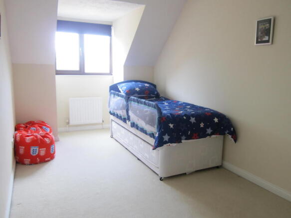 BEDROOM 2