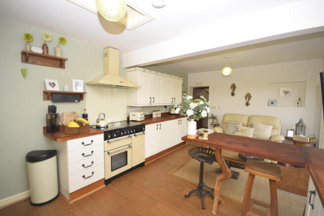 Kitchen/Family Ro...