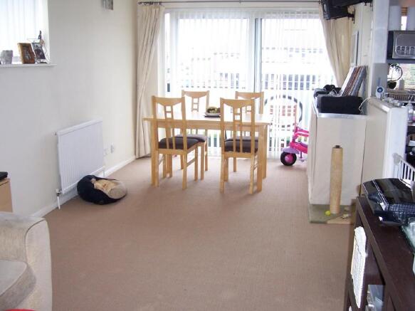 Lounge/dining rm