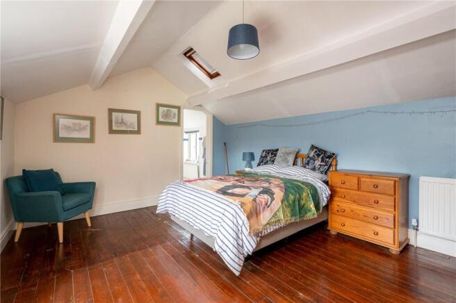 5 bed Detached for sale Image 10