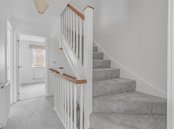 4 bed Semi-Detached for sale Image 8