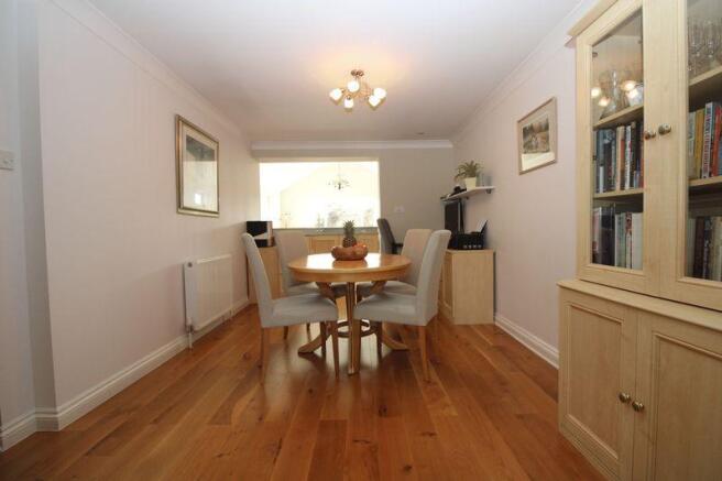 Open plan dini...