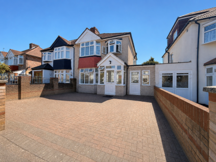 Boundaries Road, Feltham, Middlesex, TW135DS
