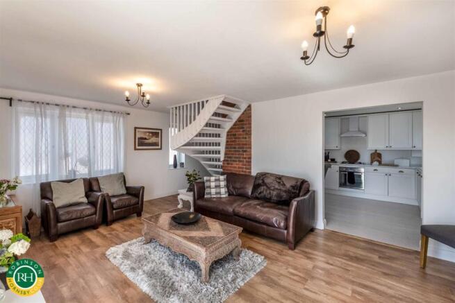 3 bed House for sale Image 4