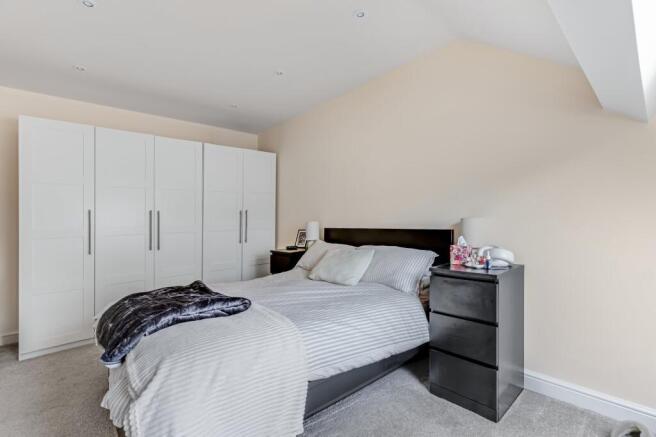3 bed Flat to rent Image 6
