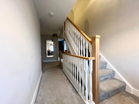 5 bed Detached for sale Image 11
