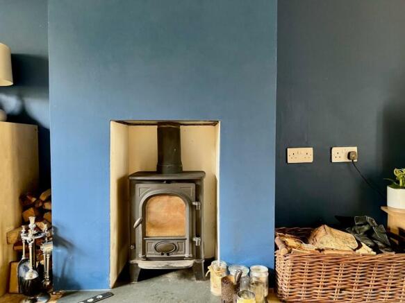 4 Kingsdown - Fire Place..jpg