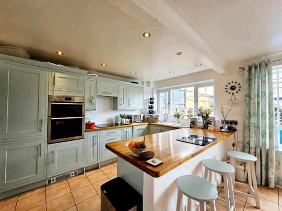 4 bed Terraced for sale Image 5