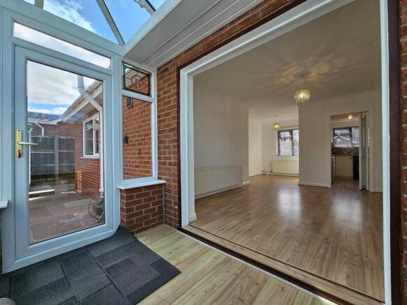 Conservatory into Lounge